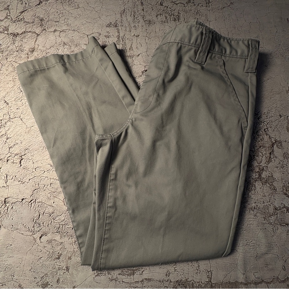 Men’s Amazon Essentials Gray Flat Front Chino Pants